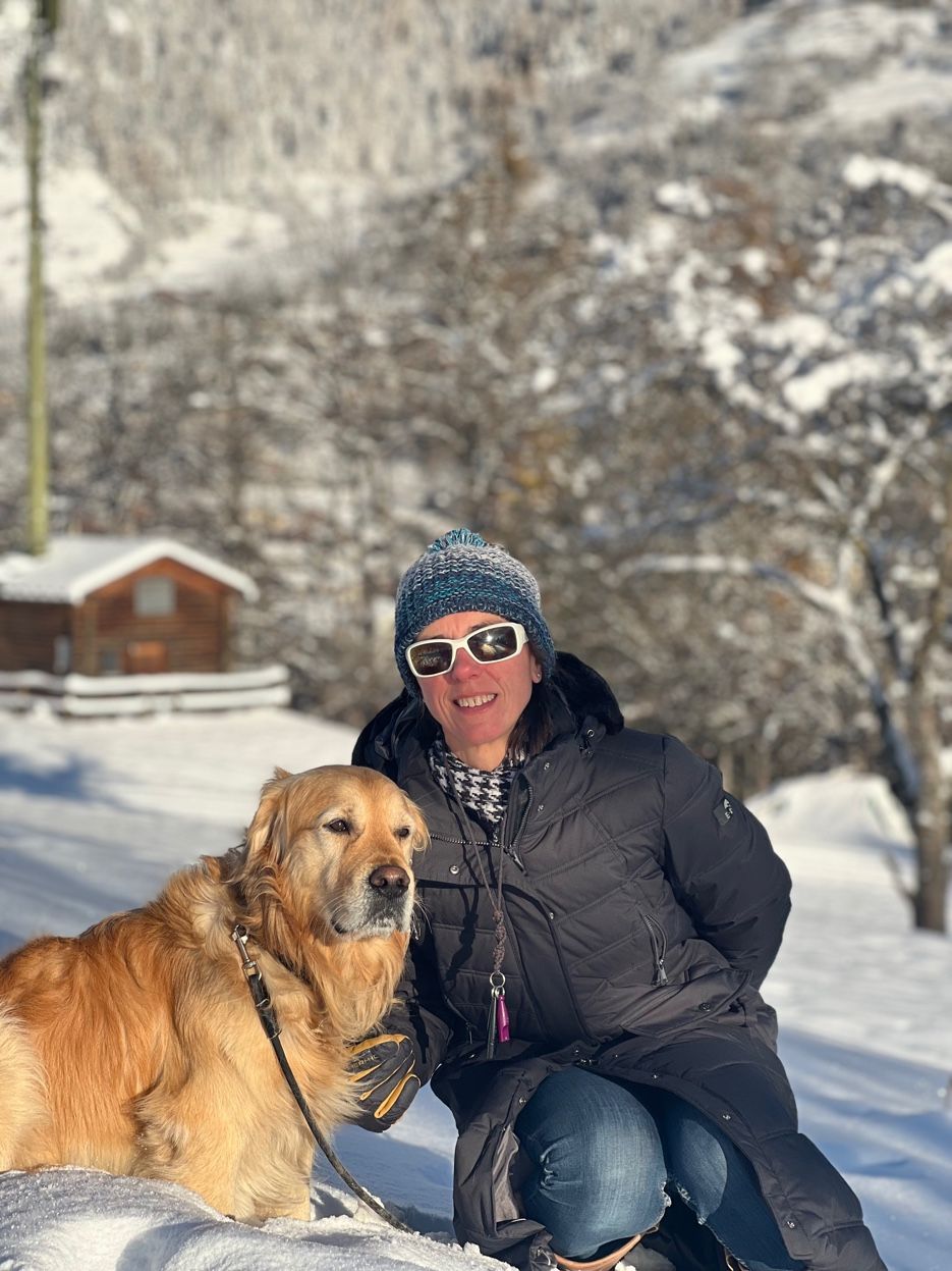 Sarah with her golden retriever — personal relocation concierge Valais, Switzerland